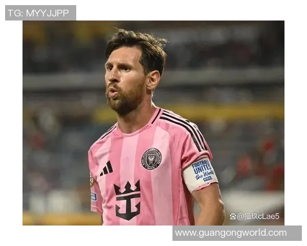 全球足球巨星风采集锦：从梅西到C罗，足坛传奇的辉煌岁月